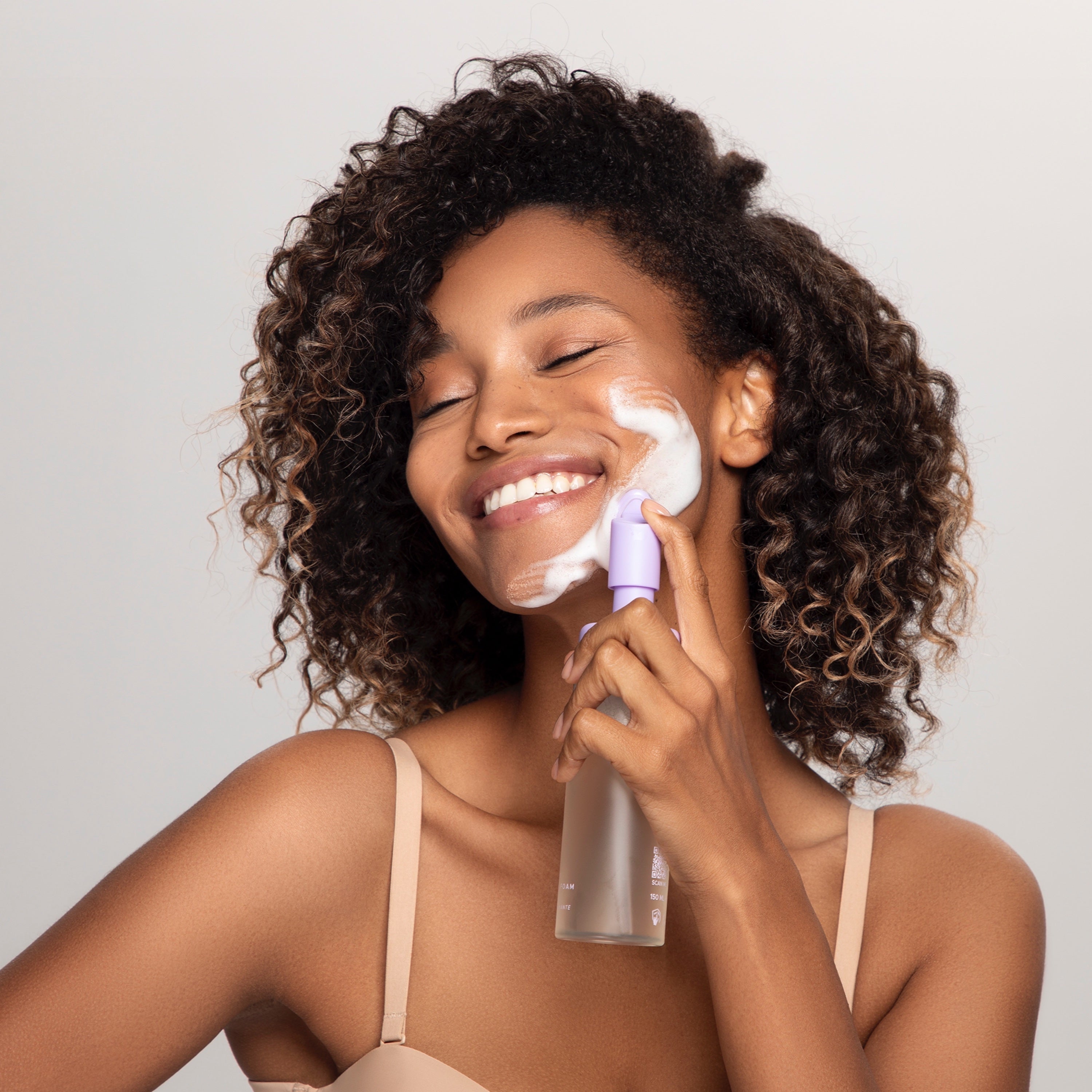 Spumă de curățare 2-în-1 – Violet – MUSE Cosmetics RO